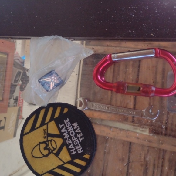 Trail Blazer Multi-Tool Set with Knife and Carabiner& More - Picture 3 of 4